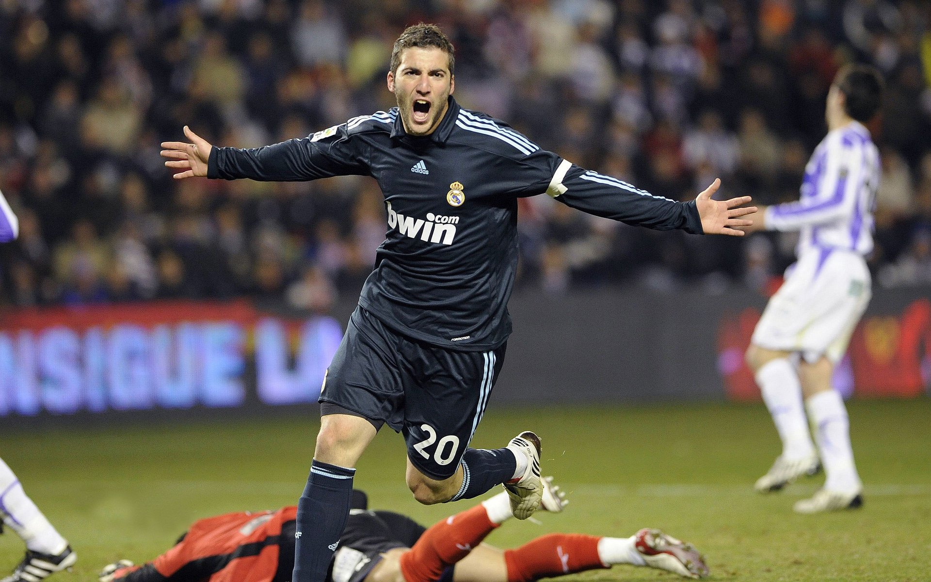 孤星耀双境，当广东绝杀爵士的东方之夜，遇见莫兰特主宰欧冠的西方黎明